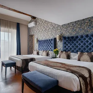 https://mood-suites-tritone.it-romehotels.com